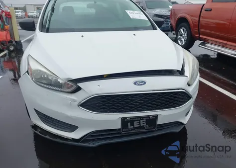 2015 Ford Focus S z USA, uszkodzony, nr VIN 1FADP3E21FL375854